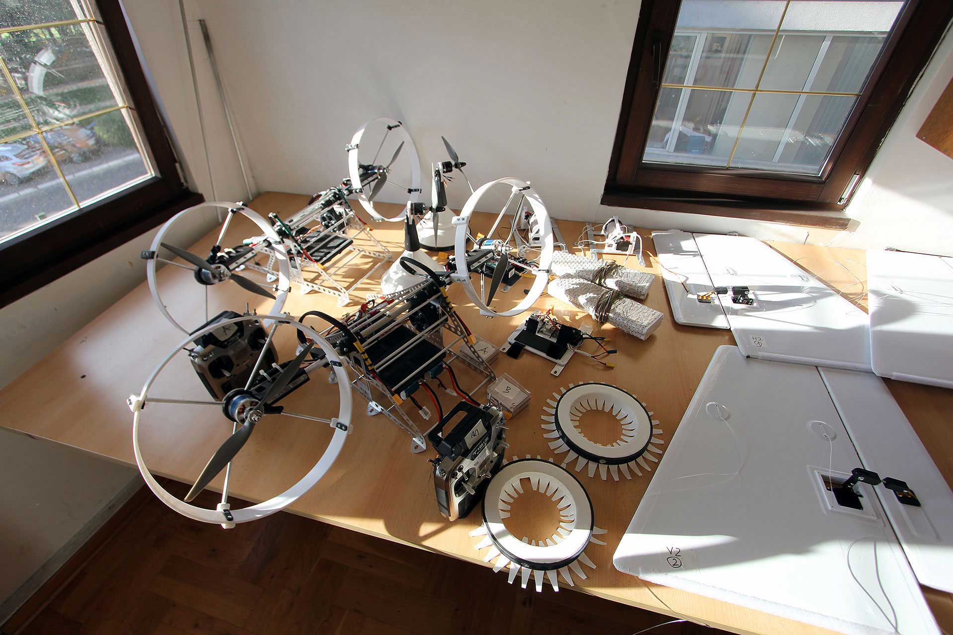 Complete-gondola,-stabilizers-and-equipment-for-a-10-m-outdoor-RC-Blimp